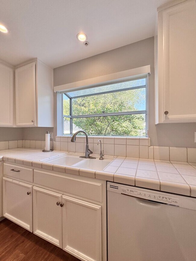 Building Photo - Napa, Gated Community Single Story 2 Bedro...