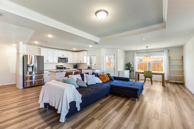 Building Photo - 10112 Falkland Rd