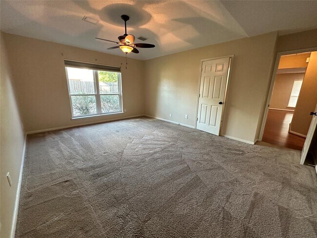 Building Photo - 9918 Cedaredge Dr