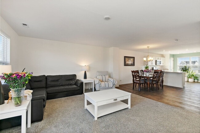 Building Photo - 3806 Honeysuckle Ln