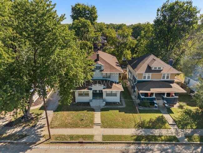 Building Photo - Spacious 4 Bed 1.5 Bath Updated Home