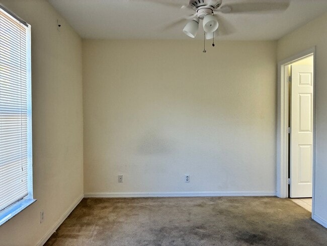 Building Photo - Peaceful Paradise in Fort Myers – Move-In Ready