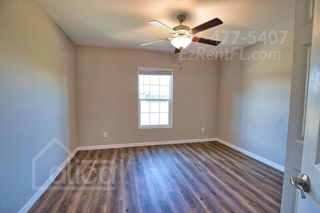 Building Photo - 121 Parish Dr