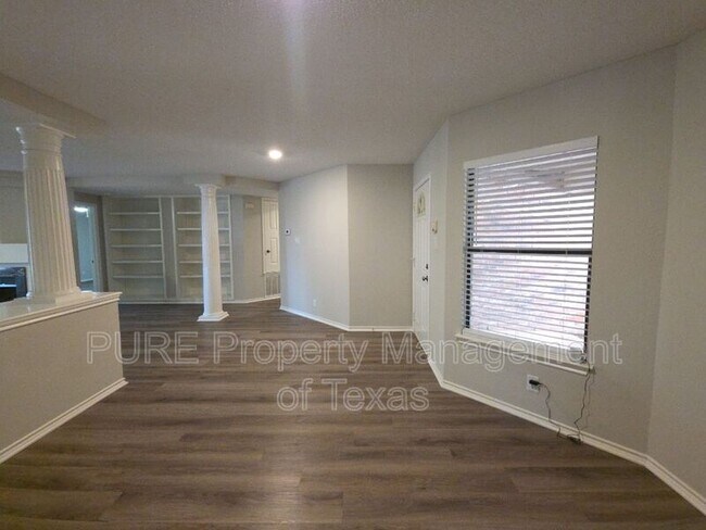 Building Photo - 1406 Bullhill Cove