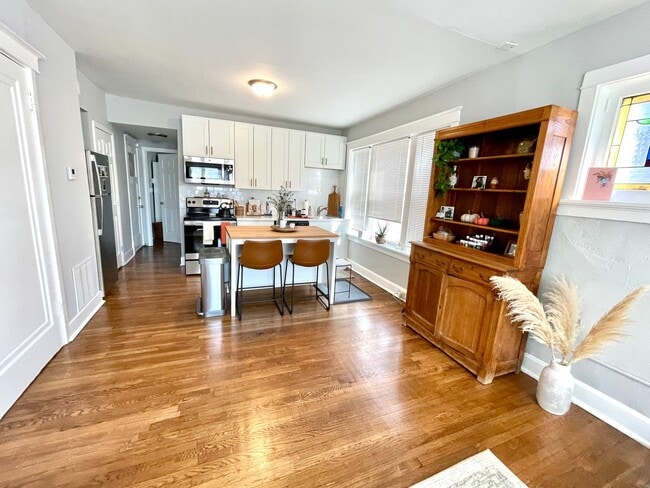 Building Photo - 4535 Flad Ave