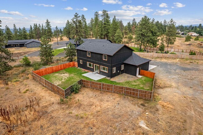 Building Photo - Gorgeous Grandview 5 Bedroom 3 Bath Luxury...