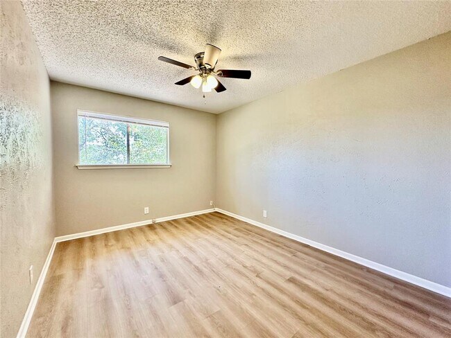 Building Photo - 12310 Willow Wild Dr
