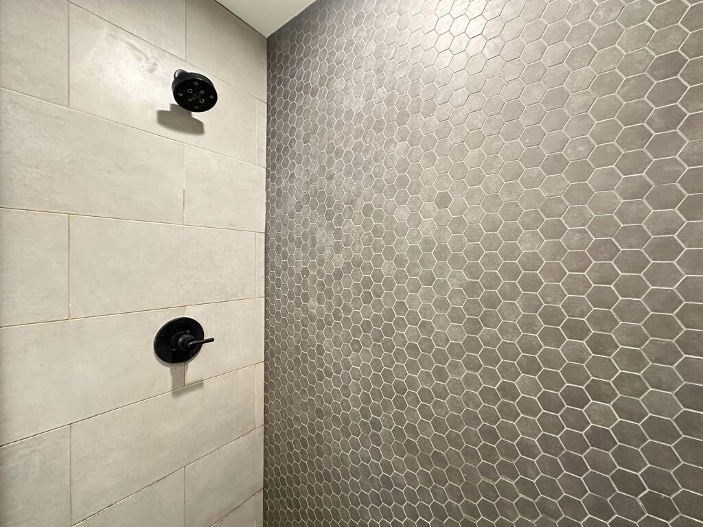 Building Photo - 843 W Grace St