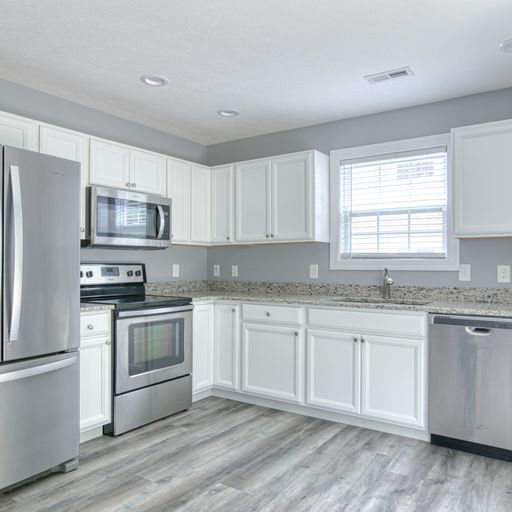 Building Photo - 700 Twisted Oak Dr NW