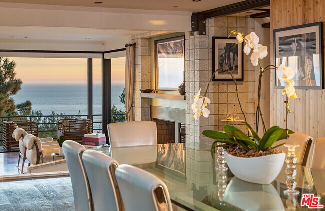 Building Photo - 3900 Villa Costera