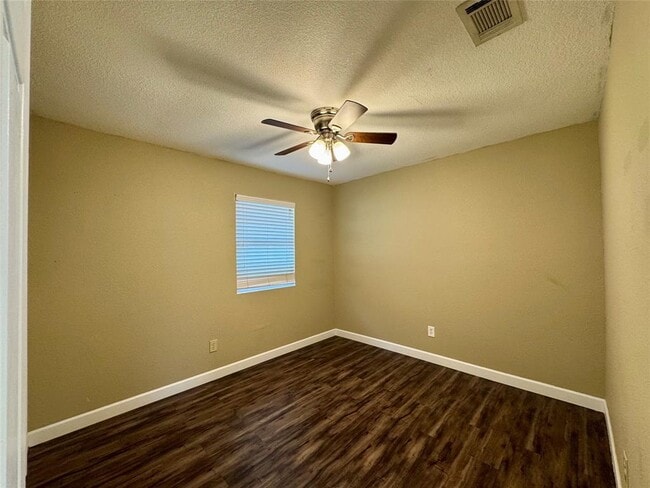 Building Photo - 2409 Village Walk