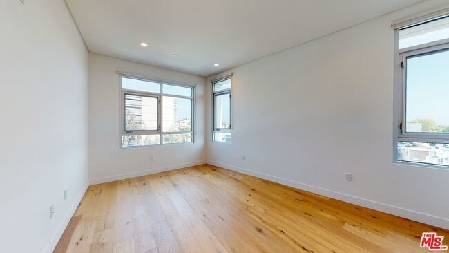 Building Photo - 938 Orange Grove Ave