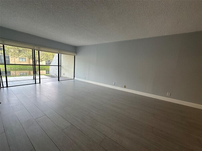 Building Photo - 200 Lakeview Dr