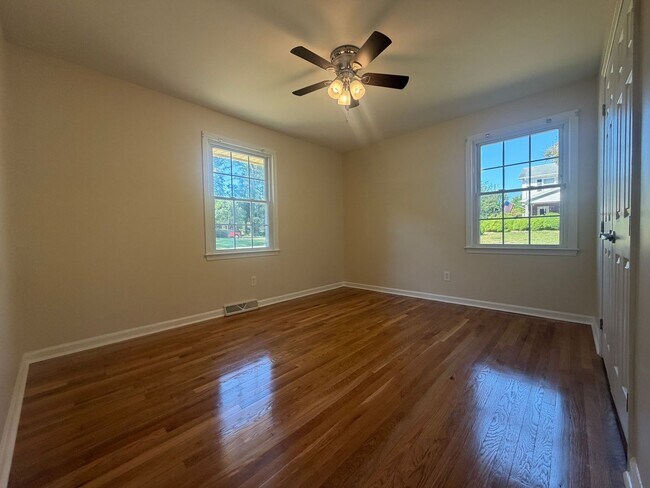 Building Photo - Beautiful Brick Rancher