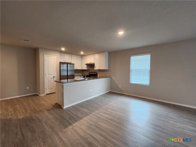 Building Photo - 522 Blue Stem Rd