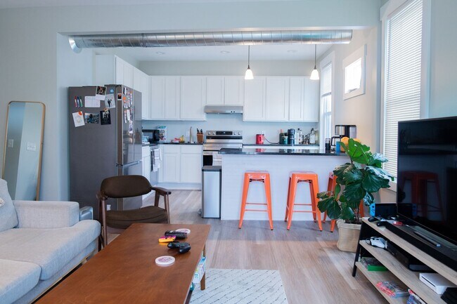 Building Photo - 800 Bridge St NW