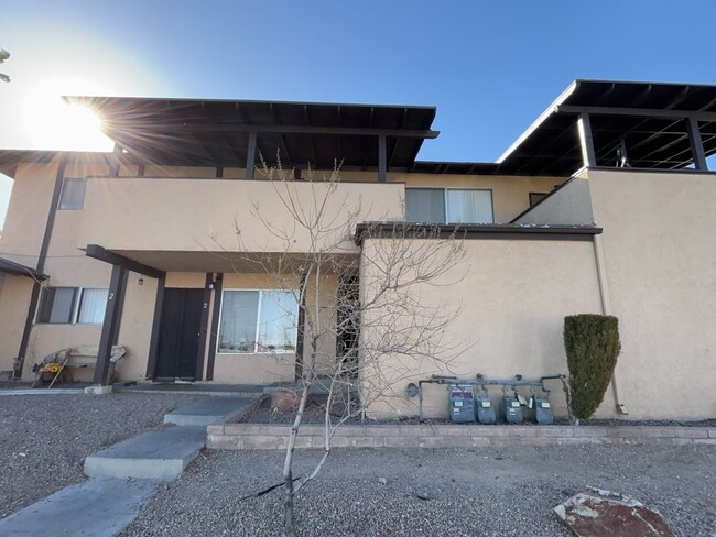 Building Photo - "Spacious 2-Bed, 2-Bath Gem in Las Vegas –...