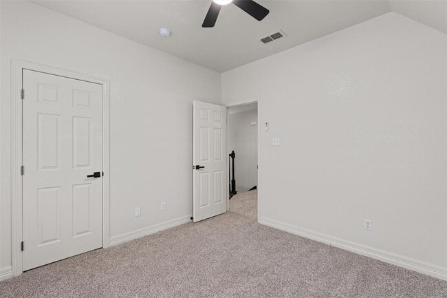 Building Photo - 312 Country Club Dr