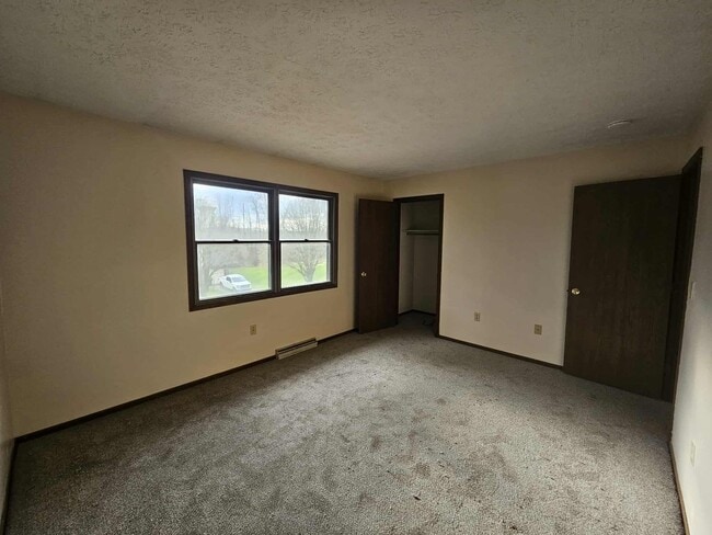 Building Photo - Ravenna 2 Bedroom 1 Bath