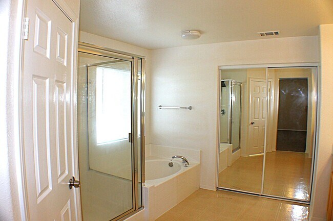 Building Photo - Moreno Valley Ranch, Spacious 4 Bedroom