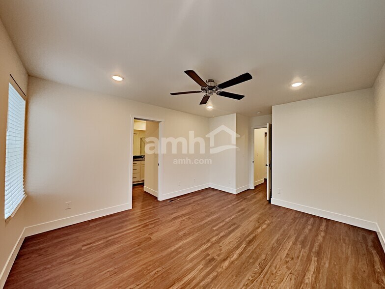 Building Photo - 32971 Lookout Ln