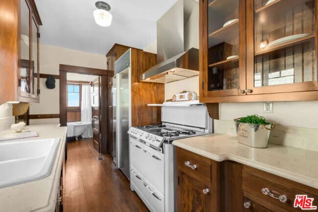 Building Photo - 850 Laveta Ter