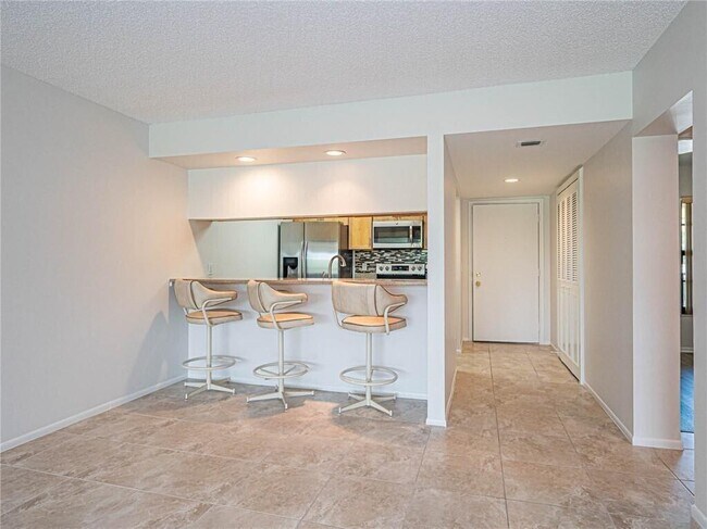 Building Photo - 28 Plantation Dr