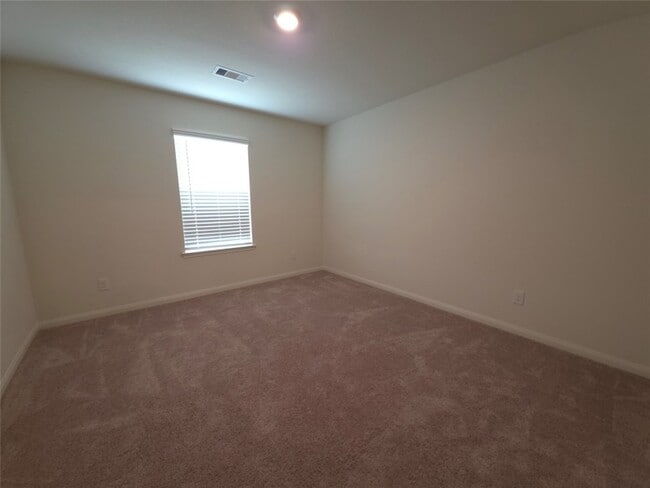 Building Photo - 305 Lone Mountain Dr