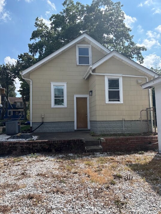 Building Photo - 975 Corwin Ave