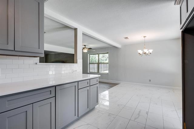 Building Photo - 2051 Oakbluff Dr