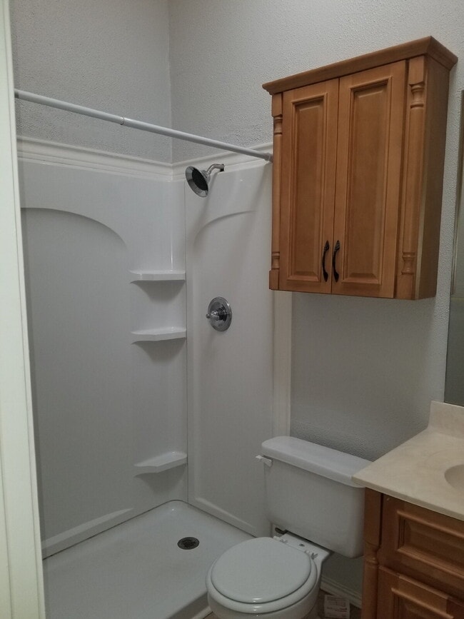 Building Photo - 2 bedroom 2 bathroom Duplex
