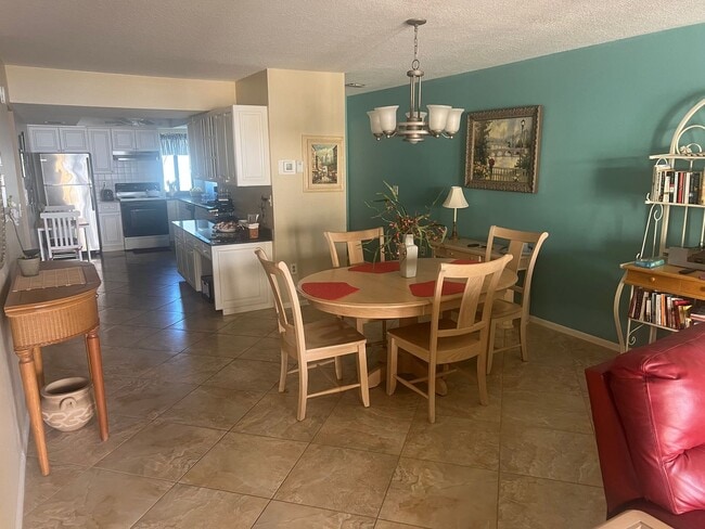 Building Photo - VENICE ISLAND! 2BR/2BA Condo in a Gated, Gulf front Community