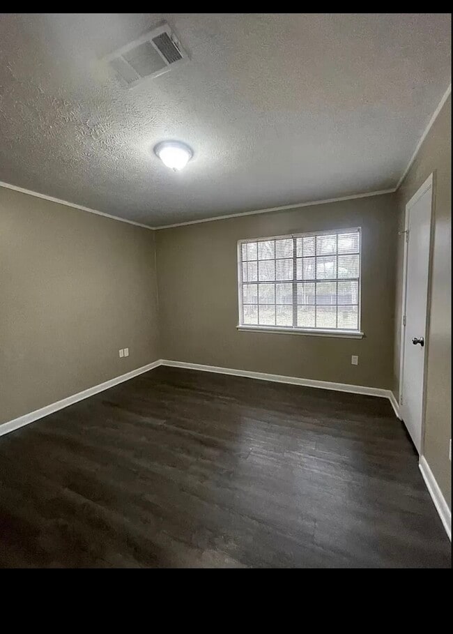 Building Photo - 233 Pecan Creek Dr