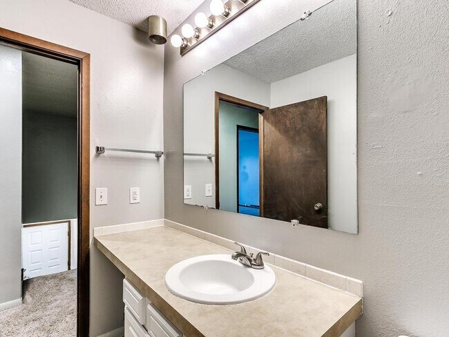 Building Photo - 201-203 Wellons Dr