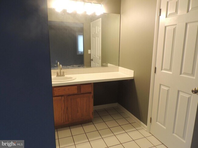 Building Photo - 404 Pinebrooke Cir