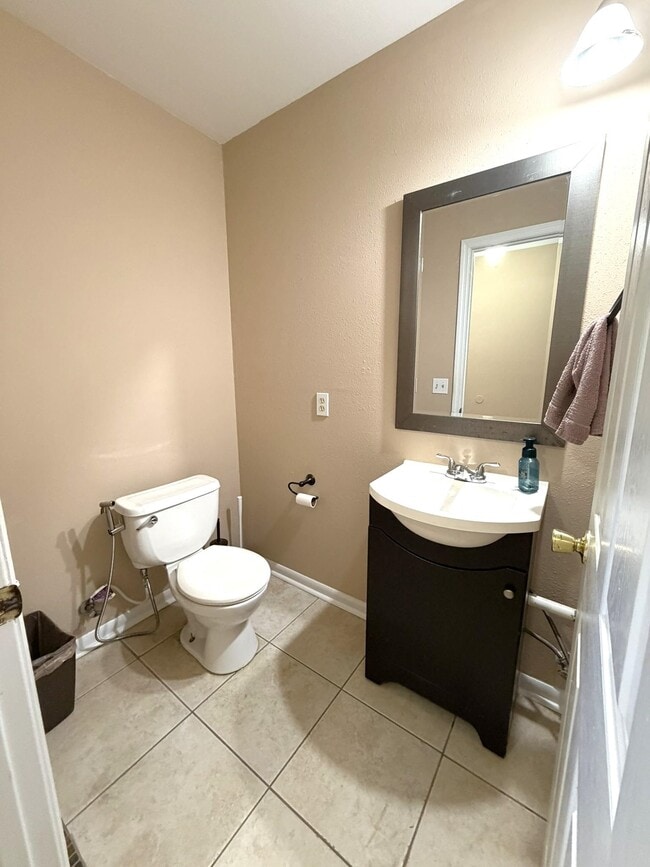 Building Photo - 514 Teal Ln