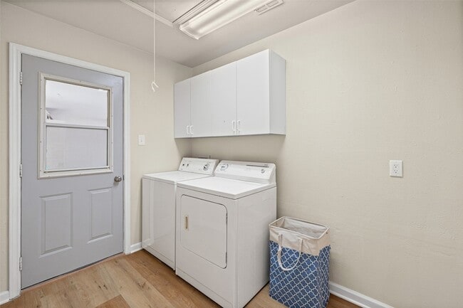 Building Photo - 201 Gail Dr