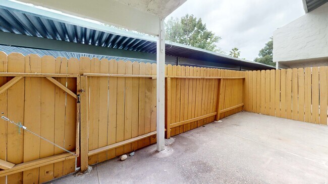 Building Photo - 18185 Happy Ln