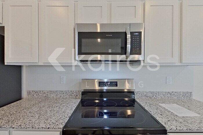 Building Photo - 2215 Banyon Cir