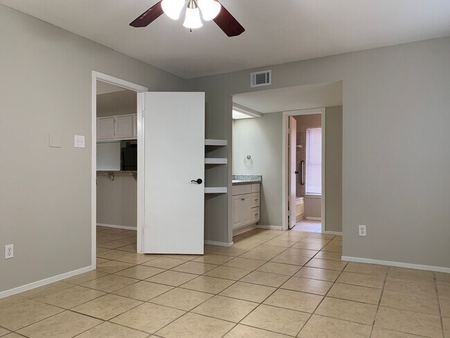 Building Photo - Great Floor Plan