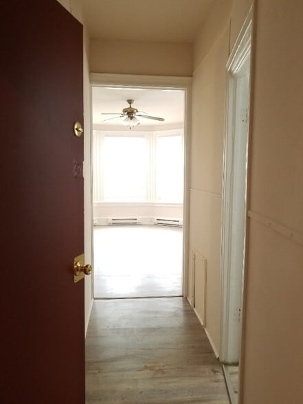 Building Photo - 431 E Walnut Ln