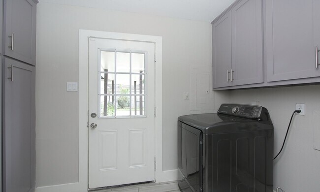 Building Photo - 5815 Picasso Pl