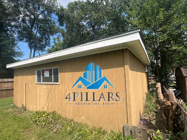 Building Photo - "Charming 2-Bedroom Gem with Finished Basement & Gleaming Hardwood Floors in Hammond!"