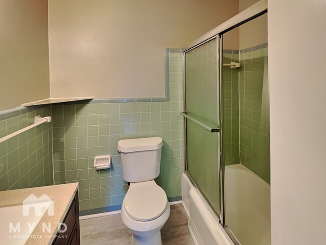 Building Photo - 3681 Lake Dr SE