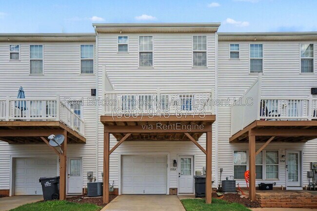 Building Photo - 15764 Castle Watch Ave