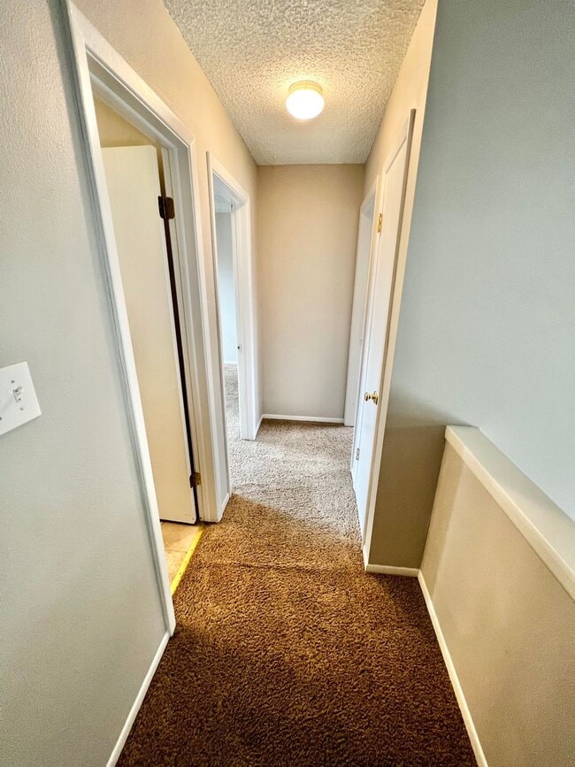 Building Photo - Charming 3-Bed Home with Foothills Views i...