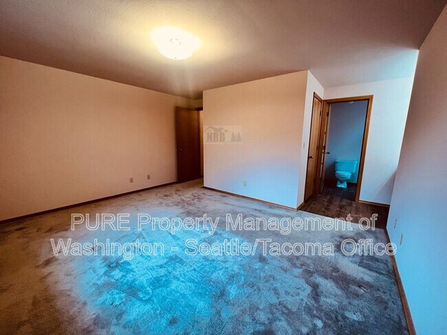 Building Photo - 2913 Briar Lea Loop SE