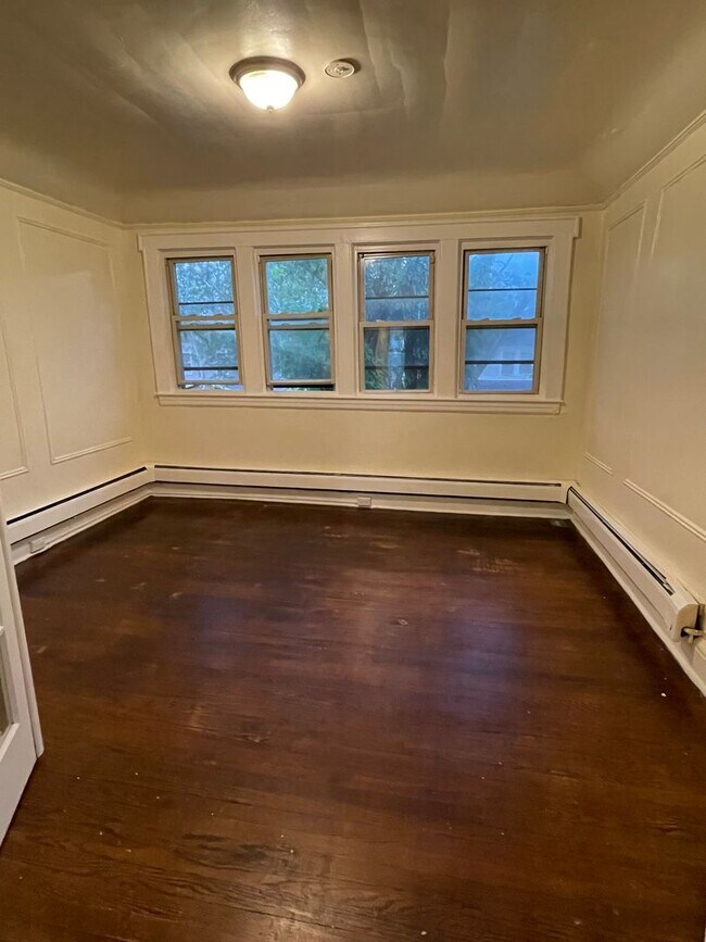 Building Photo - 19-21 Poe Avenue