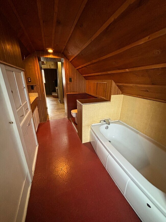 Building Photo - 2 Bedroom 2 Bathroom Single Family Home