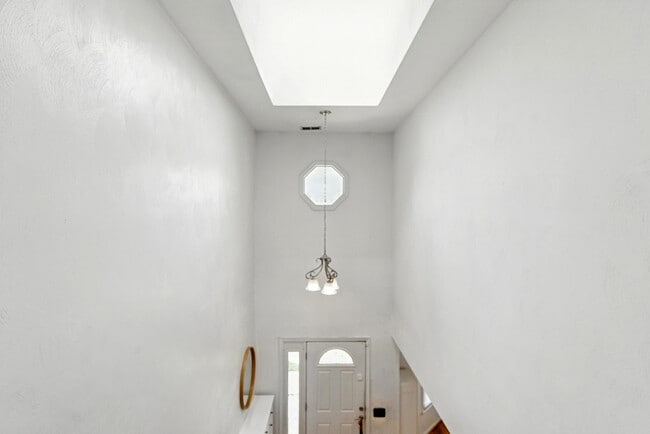 Building Photo - 3077 Silver Maple Dr